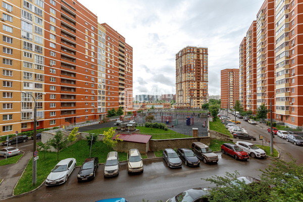 Продам трехкомнатную (3-комн.) квартиру, Барышевская Роща ул, 24, Щербинка г