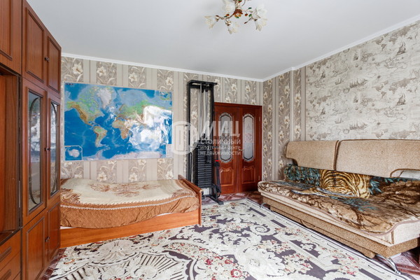 Продам трехкомнатную (3-комн.) квартиру, Барышевская Роща ул, 24, Щербинка г