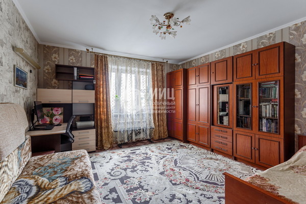 Продам трехкомнатную (3-комн.) квартиру, Барышевская Роща ул, 24, Щербинка г