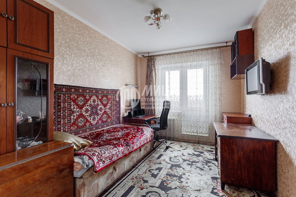 Продам трехкомнатную (3-комн.) квартиру, Барышевская Роща ул, 24, Щербинка г
