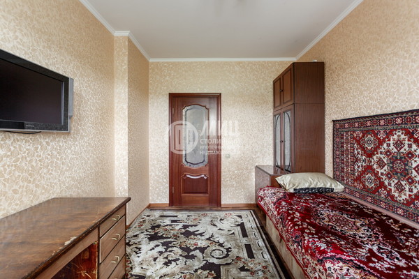 Продам трехкомнатную (3-комн.) квартиру, Барышевская Роща ул, 24, Щербинка г
