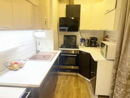 Продам трехкомнатную (3-комн.) квартиру, Искровский пр-кт, 26, Санкт-Петербург г