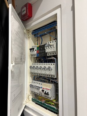 Продам трехкомнатную (3-комн.) квартиру, Новодмитровская ул, 2к1А, Москва г