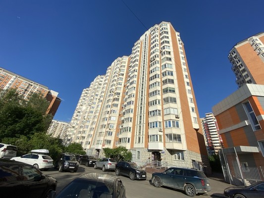 Продам трехкомнатную (3-комн.) квартиру, им. Зверева ул, 4, Красногорск г