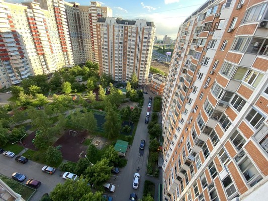 Продам трехкомнатную (3-комн.) квартиру, им. Зверева ул, 4, Красногорск г