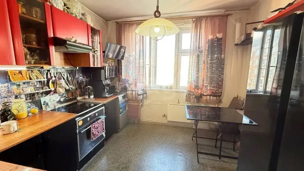 Продам трехкомнатную (3-комн.) квартиру, им. Зверева ул, 4, Красногорск г