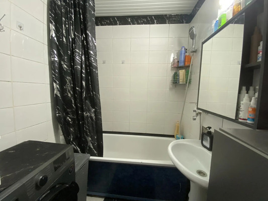 Продам трехкомнатную (3-комн.) квартиру, им. Зверева ул, 4, Красногорск г