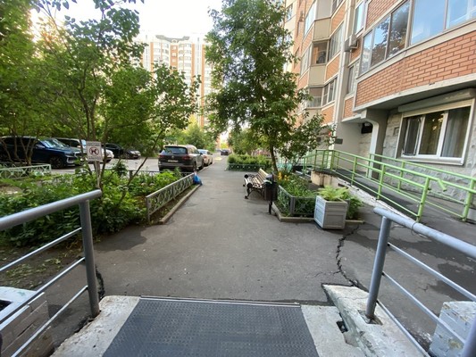 Продам трехкомнатную (3-комн.) квартиру, им. Зверева ул, 4, Красногорск г