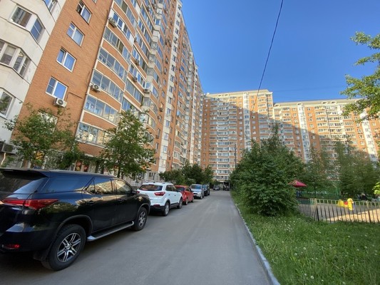 Продам трехкомнатную (3-комн.) квартиру, им. Зверева ул, 4, Красногорск г