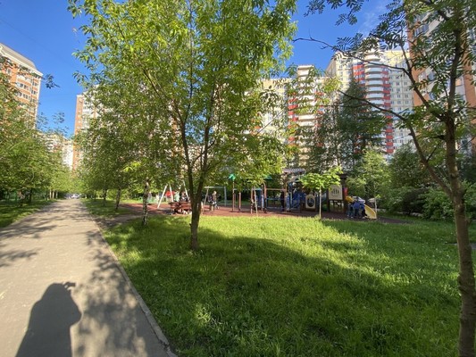 Продам трехкомнатную (3-комн.) квартиру, им. Зверева ул, 4, Красногорск г