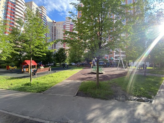 Продам трехкомнатную (3-комн.) квартиру, им. Зверева ул, 4, Красногорск г