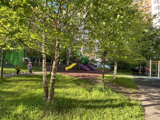 Продам трехкомнатную (3-комн.) квартиру, им. Зверева ул, 4, Красногорск г