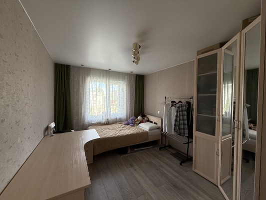Продам трехкомнатную (3-комн.) квартиру, Красных Командиров ул, 9, Волосово г