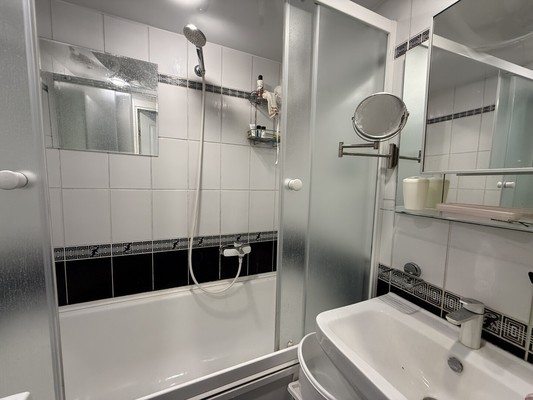 Продам трехкомнатную (3-комн.) квартиру, Красных Командиров ул, 9, Волосово г