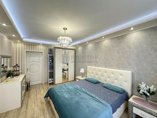Продам трехкомнатную (3-комн.) квартиру, Саларьевская ул, 14к2, Московский п