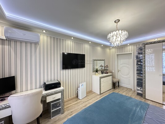 Продам трехкомнатную (3-комн.) квартиру, Саларьевская ул, 14к2, Московский п