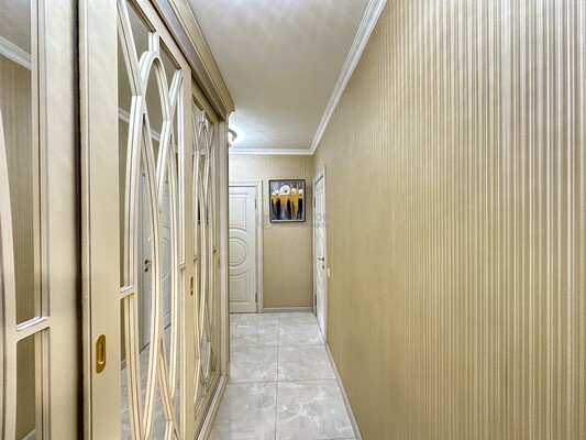 Продам трехкомнатную (3-комн.) квартиру, Саларьевская ул, 14к2, Московский п