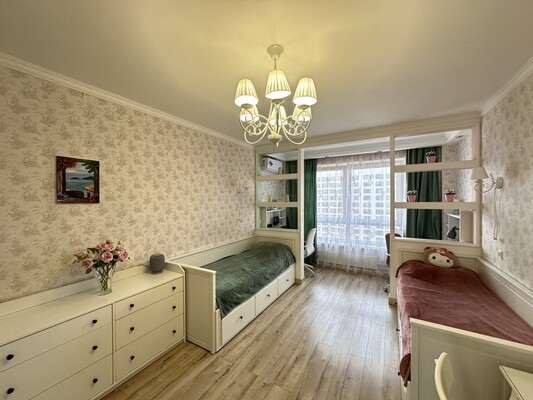 Продам трехкомнатную (3-комн.) квартиру, Саларьевская ул, 14к2, Московский п