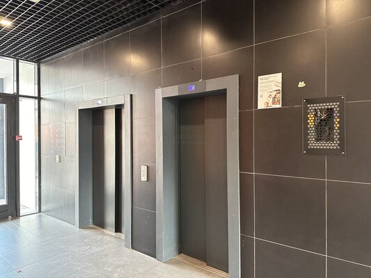 Продам трехкомнатную (3-комн.) квартиру, Саларьевская ул, 14к2, Московский п