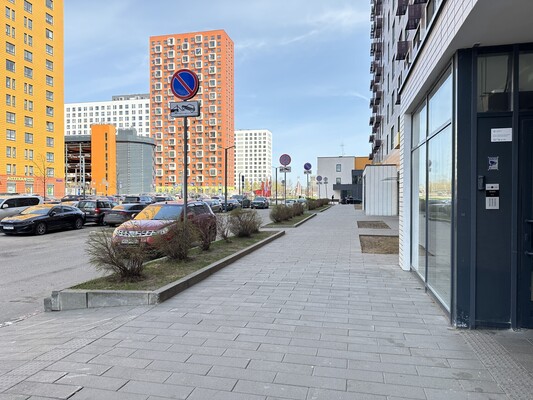 Продам трехкомнатную (3-комн.) квартиру, Саларьевская ул, 14к2, Московский п