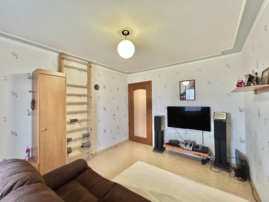 Продам трехкомнатную (3-комн.) квартиру, Калинина ул, 89, Пенза г