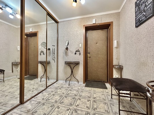 Продам трехкомнатную (3-комн.) квартиру, Калинина ул, 89, Пенза г