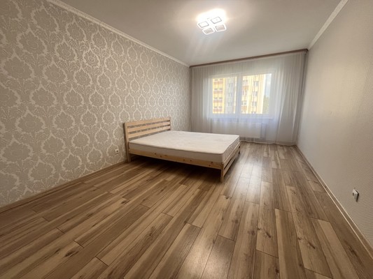 Сдам трехкомнатную (3-комн.) квартиру, Дзержинского ул, 168кг, Калининград г