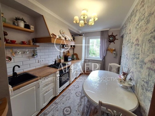 Продам трехкомнатную (3-комн.) квартиру, Вишневая ул, 20, Верхний Юрт с
