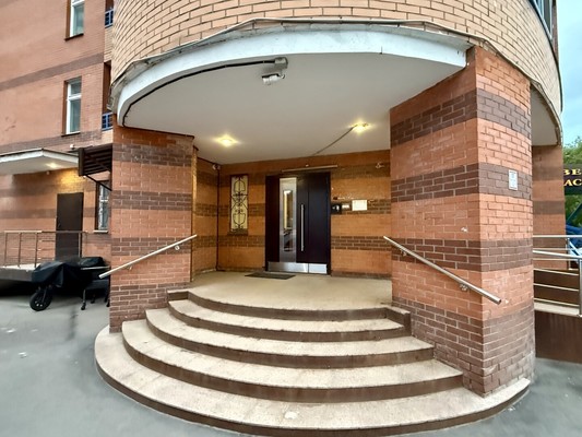 Продам трехкомнатную (3-комн.) квартиру, Юбилейный пр-кт, 1к2, Химки г