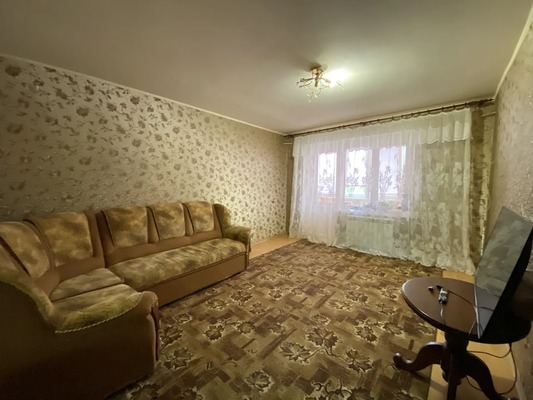 Продам трехкомнатную (3-комн.) квартиру, Калинина ул, 118б, Тихорецк г