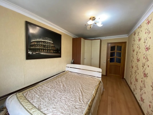Продам трехкомнатную (3-комн.) квартиру, Калинина ул, 118б, Тихорецк г