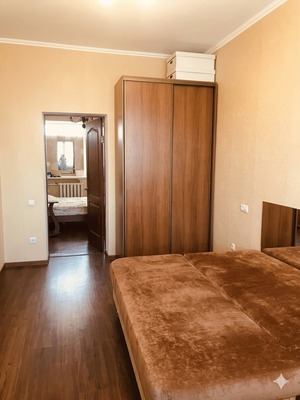 Продам двухкомнатную (2-комн.) квартиру, Ленина б-р, 15/1, Симферополь г