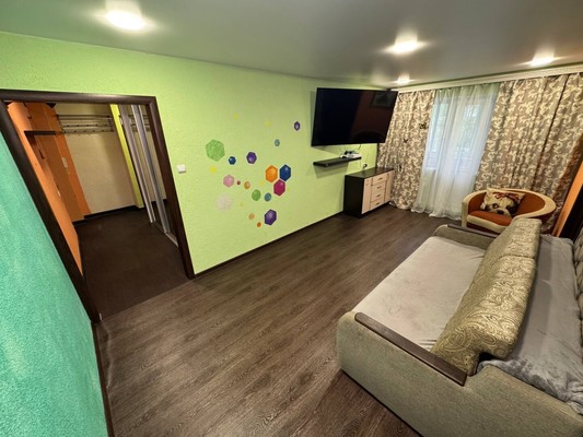 Продам трехкомнатную (3-комн.) квартиру, Октябрьский пр-кт, 40, Комсомольск-на-Амуре г