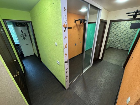 Продам трехкомнатную (3-комн.) квартиру, Октябрьский пр-кт, 40, Комсомольск-на-Амуре г