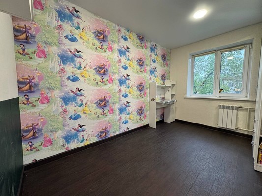 Продам трехкомнатную (3-комн.) квартиру, Октябрьский пр-кт, 40, Комсомольск-на-Амуре г
