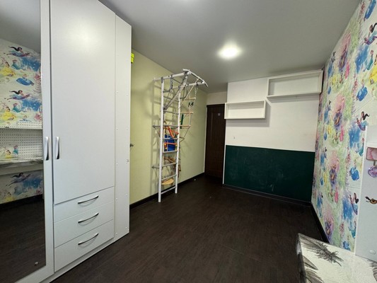 Продам трехкомнатную (3-комн.) квартиру, Октябрьский пр-кт, 40, Комсомольск-на-Амуре г