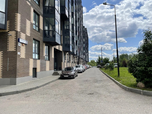 Продам трехкомнатную (3-комн.) квартиру, Жасминовая ул, 8, Апрелевка г