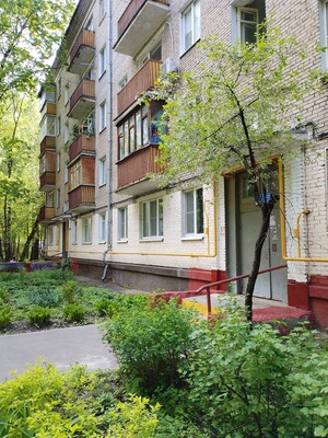 Продам двухкомнатную (2-комн.) квартиру, Никитинская ул, 27к2, Москва г