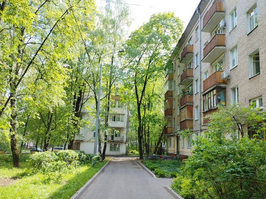 Продам двухкомнатную (2-комн.) квартиру, Никитинская ул, 27к2, Москва г