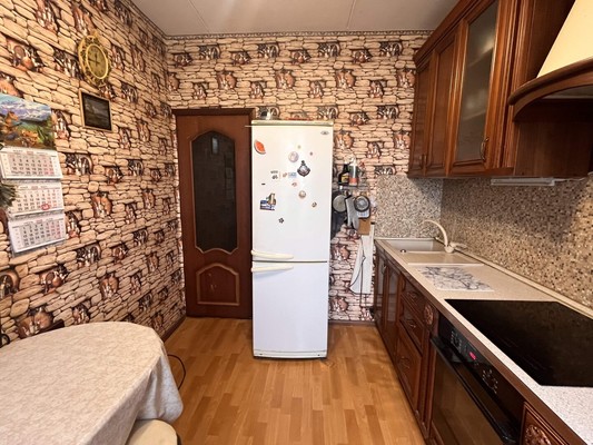 Продам трехкомнатную (3-комн.) квартиру, Советская ул, 52к6, Голицыно г