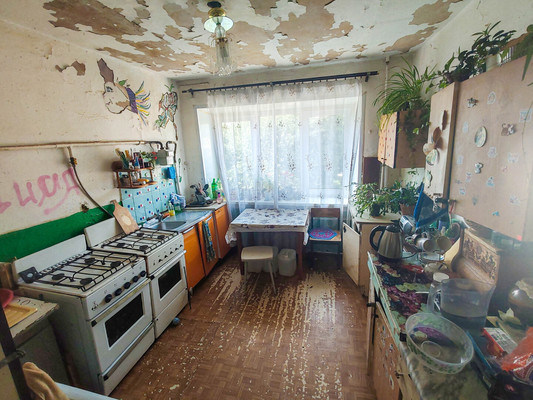 Продам комнату в 6-комн. квартире, Великая ул, 3, Великий Новгород г