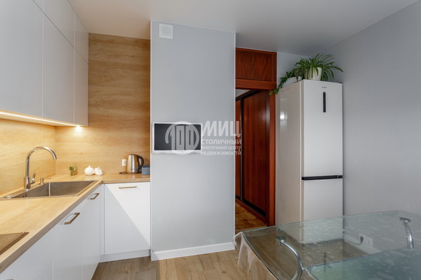Продам трехкомнатную (3-комн.) квартиру, Донелайтиса проезд, 25, Москва г