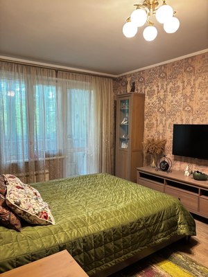 Продам трехкомнатную (3-комн.) квартиру, Черноморский б-р, 4, Москва г