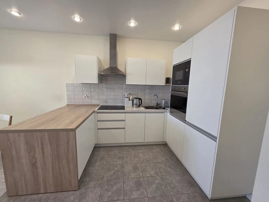 Продам двухкомнатную (2-комн.) квартиру, Мира пр-кт, 300к4, Южно-Сахалинск г