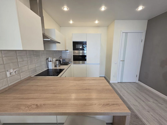 Продам двухкомнатную (2-комн.) квартиру, Мира пр-кт, 300к4, Южно-Сахалинск г