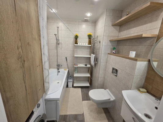 Продам двухкомнатную (2-комн.) квартиру, Мира пр-кт, 300к4, Южно-Сахалинск г