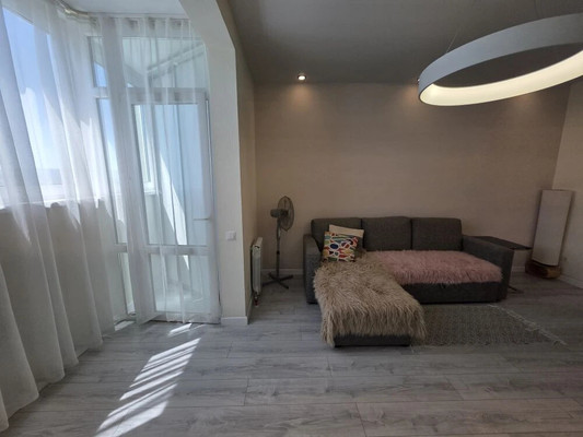 Продам двухкомнатную (2-комн.) квартиру, Мира пр-кт, 300к4, Южно-Сахалинск г