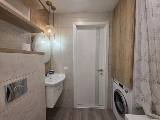 Продам двухкомнатную (2-комн.) квартиру, Мира пр-кт, 300к4, Южно-Сахалинск г