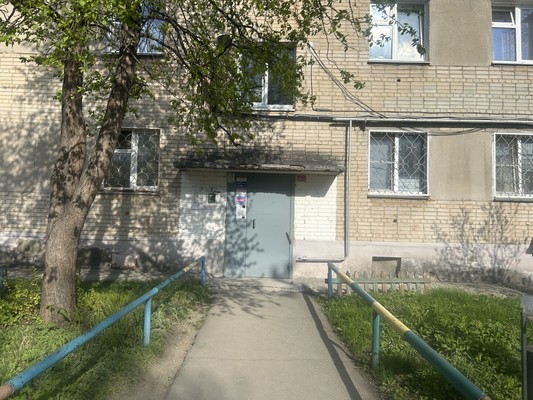 Продам двухкомнатную (2-комн.) квартиру, Уральская ул, 106, Миасс г