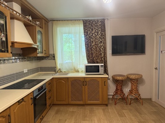 Продам трехкомнатную (3-комн.) квартиру, Советская ул, 80, Добрянка г